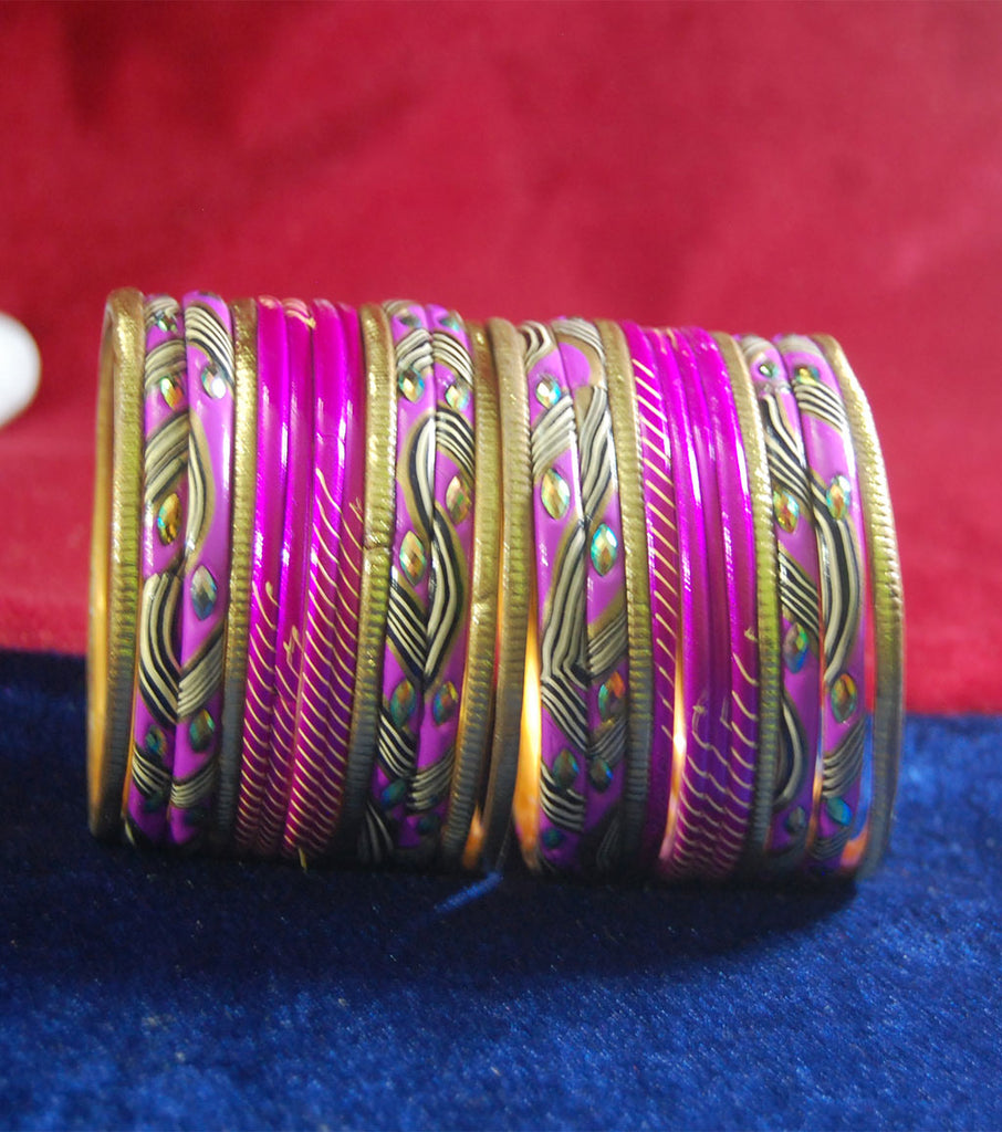 Pink colored lac bangle with laheriya print and stones
